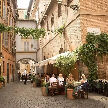 Typical Flat Trastevere روما